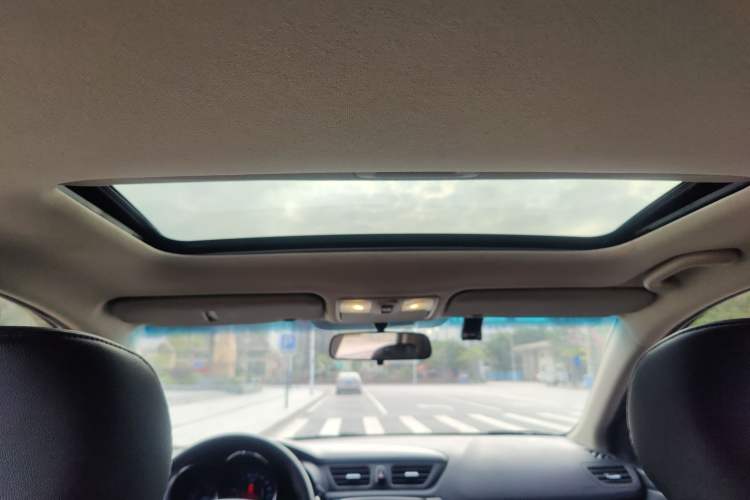 Used Kia K2 2012 Hatchback 1.6L AT Premium Commemorative Edition Headliner