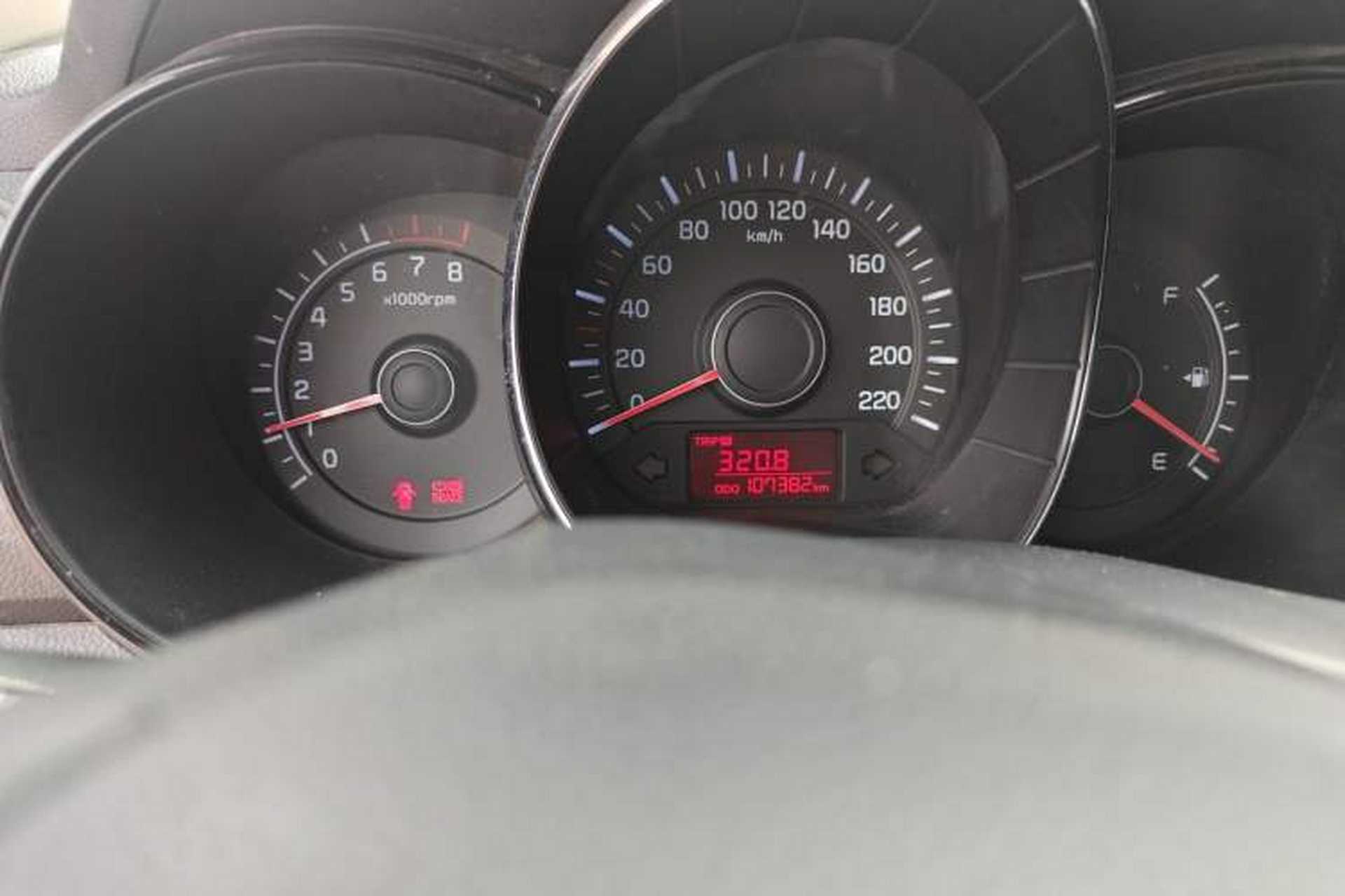 Used Kia K2 2012 Hatchback 1.4L MT Cool Edition Commemorative Model Odometer Close Up