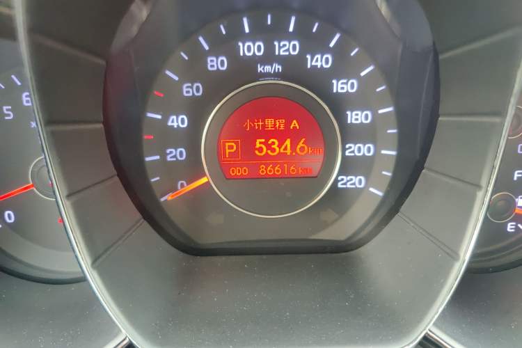 Used Kia K2 2012 Hatchback 1.6L AT Premium Commemorative Edition Odometer Close Up