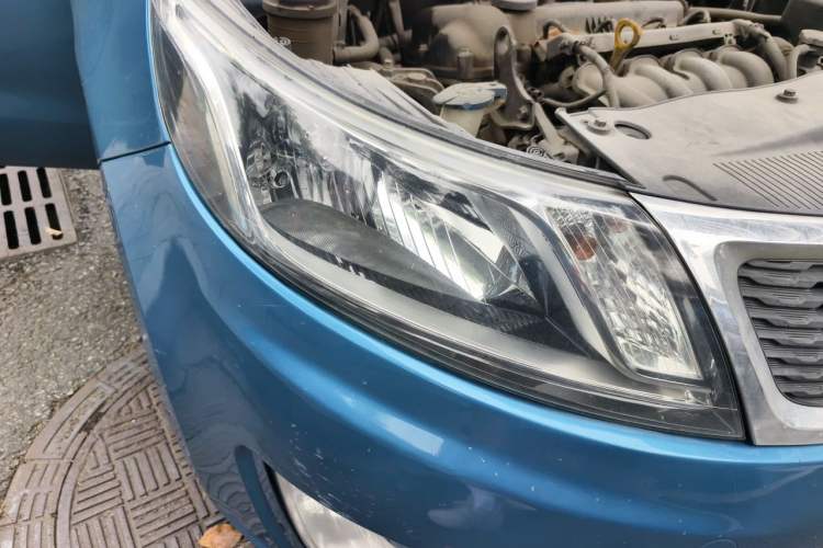 Used Kia K2 2012 Sedan 1.6L Automatic Transmission Premium Commemorative Edition Right Front Headlight