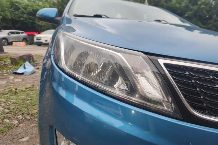 Used Kia K2 2012 Sedan 1.6L AT Premium ECO Right Front Headlight