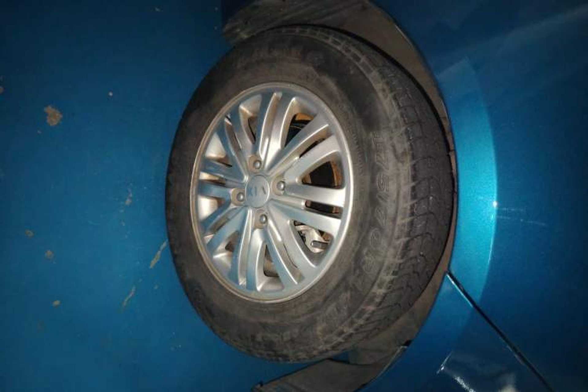 Used Kia K2 2012 Sedan 1.4L Automatic GLS Commemorative Edition Right Front Wheel Hub