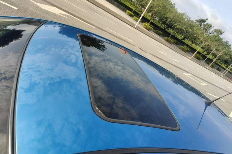 Used Kia K2 2012 Hatchback 1.6L AT Premium Commemorative Edition Roof
