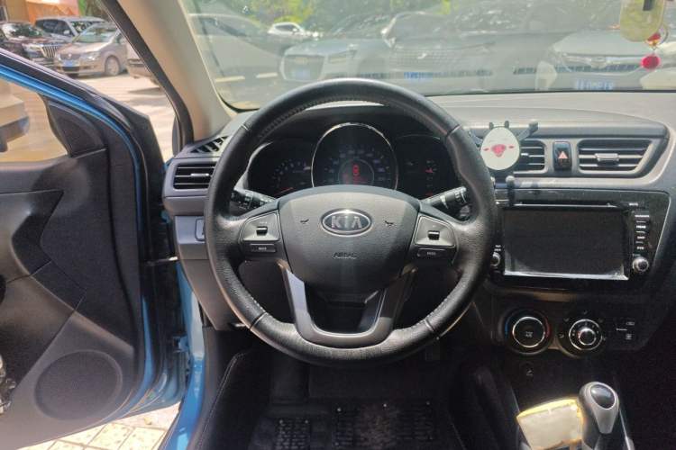 Used Kia K2 2012 Sedan 1.6L AT Premium ECO Steering Wheel