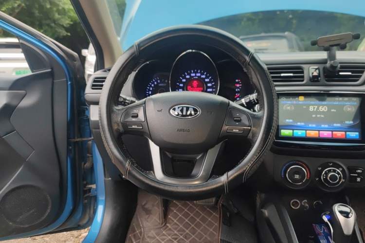 Used Kia K2 2012 Sedan 1.6L AT Premium ECO Steering Wheel
