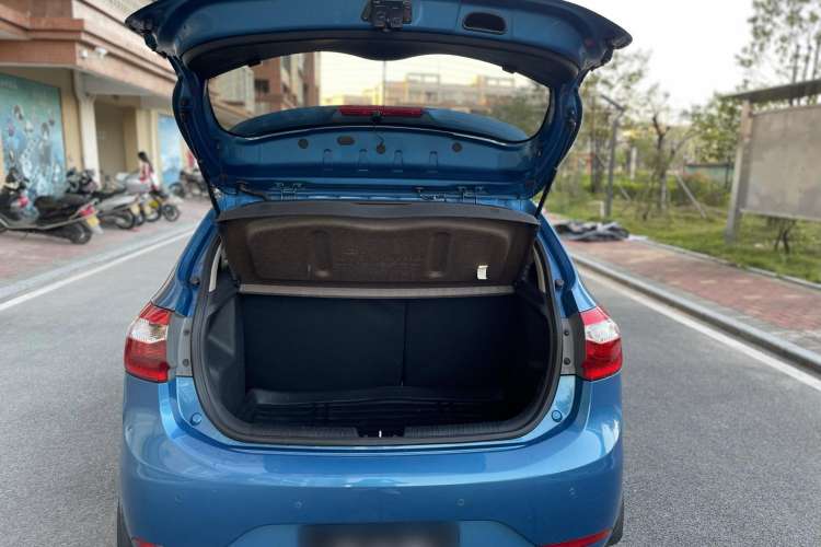 Used Kia K2 2012 Hatchback 1.6L AT Premium Commemorative Edition Trunk