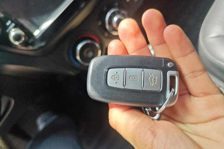 Used Kia K2 2012 Sedan 1.6L AT Premium ECO Vehicle Key