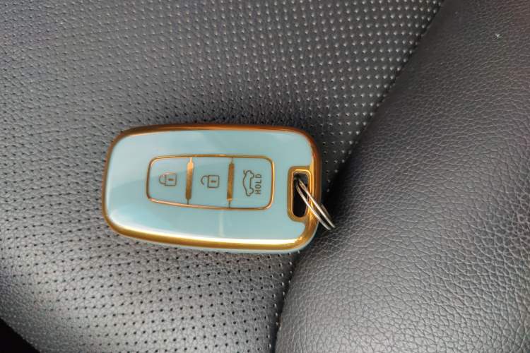 Used Kia K2 2012 Hatchback 1.6L AT Premium Commemorative Edition Vehicle Key