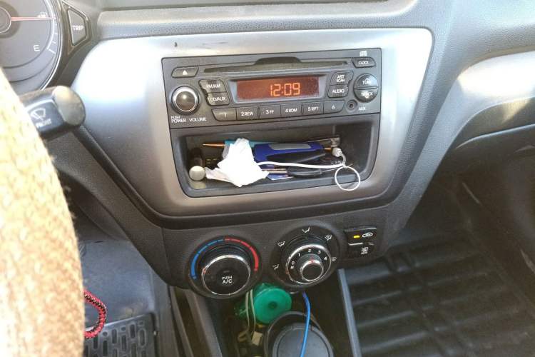Used Kia K2 2012 Sedan 1.4L MT GL Commemorative Edition Audio And AC Panel