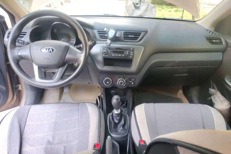 Used Kia K2 2012 Sedan 1.4L MT GLS Commemorative Edition Center Console