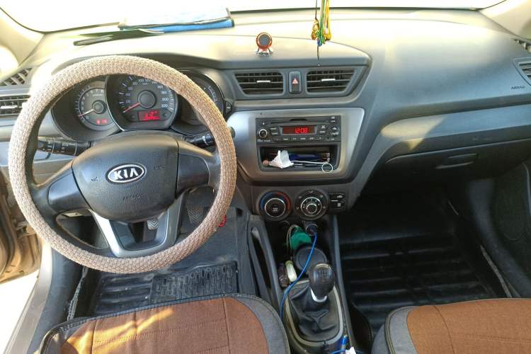 Used Kia K2 2012 Sedan 1.4L MT GL Commemorative Edition Center Console