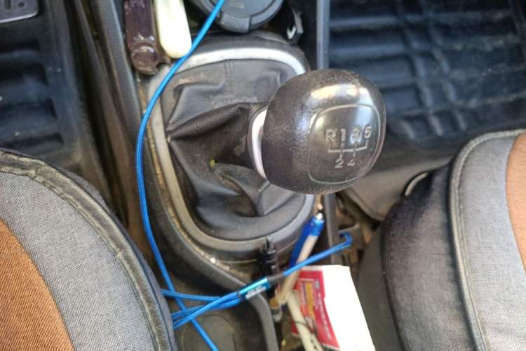 Used Kia K2 2012 Sedan 1.4L MT GL Commemorative Edition Gear Lever