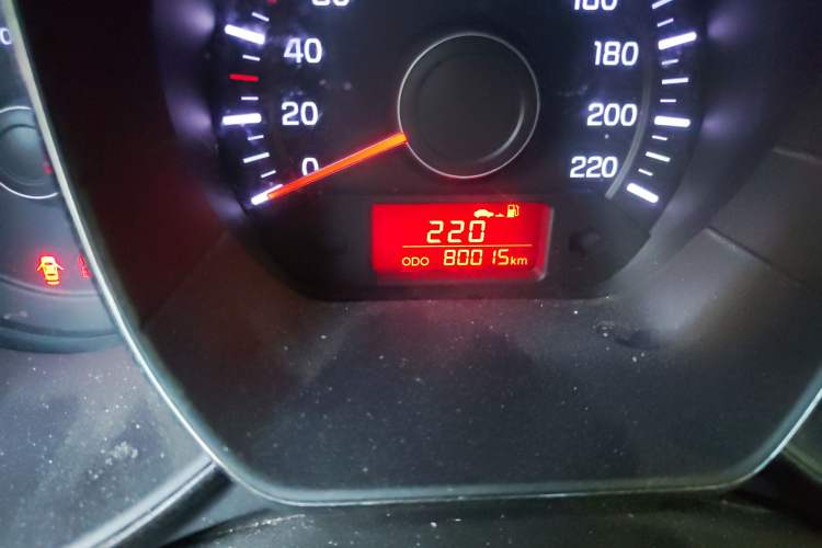 Used Kia K2 2012 Sedan 1.4L MT GLS Commemorative Edition Odometer Close Up