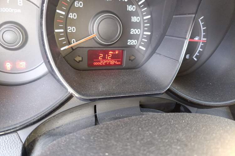 Used Kia K2 2012 Sedan 1.4L MT GL Commemorative Edition Odometer Close Up