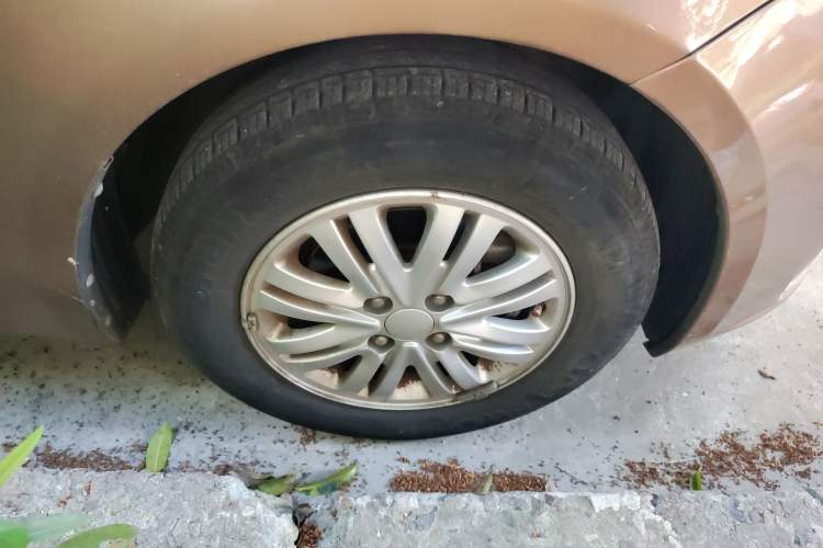 Used Kia K2 2012 Sedan 1.4L MT GLS Commemorative Edition Right Front Wheel Hub