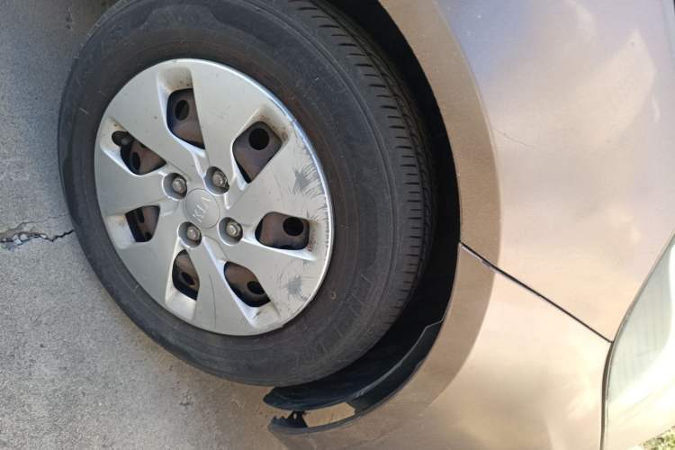 Used Kia K2 2012 Sedan 1.4L MT GL Commemorative Edition Right Front Wheel Hub