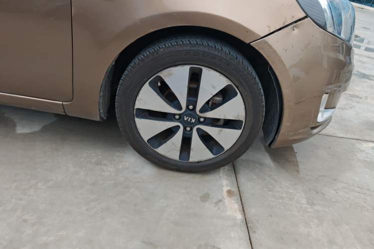 Used Kia K2 2012 Sedan 1.6L Automatic Transmission Premium Commemorative Edition Right Front Wheel Hub