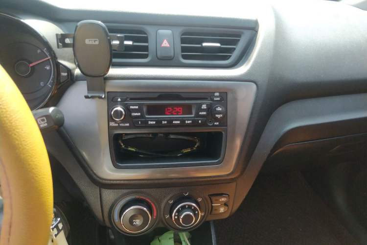 Used Kia K2 2012 Hatchback 1.4L AT GLS Audio And AC Panel