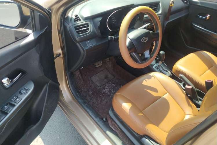 Used Kia K2 2012 Hatchback 1.4L AT GLS Driver Seat