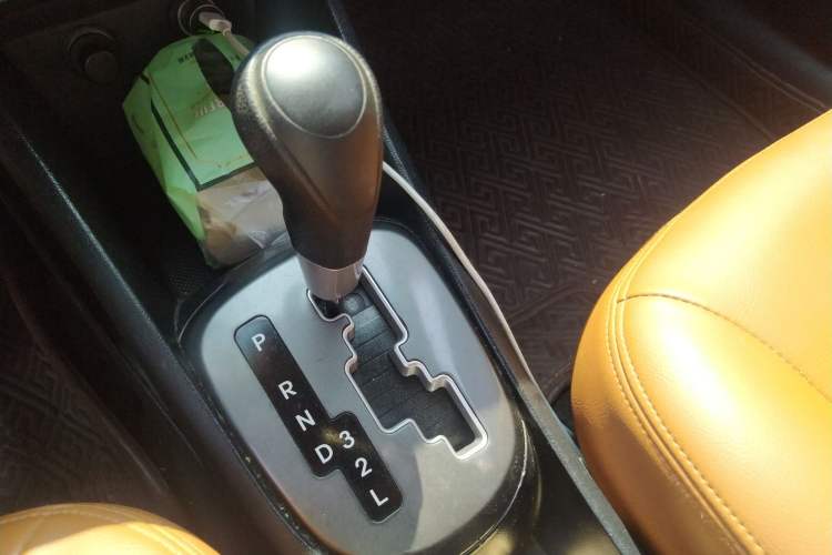 Used Kia K2 2012 Hatchback 1.4L AT GLS Gear Lever