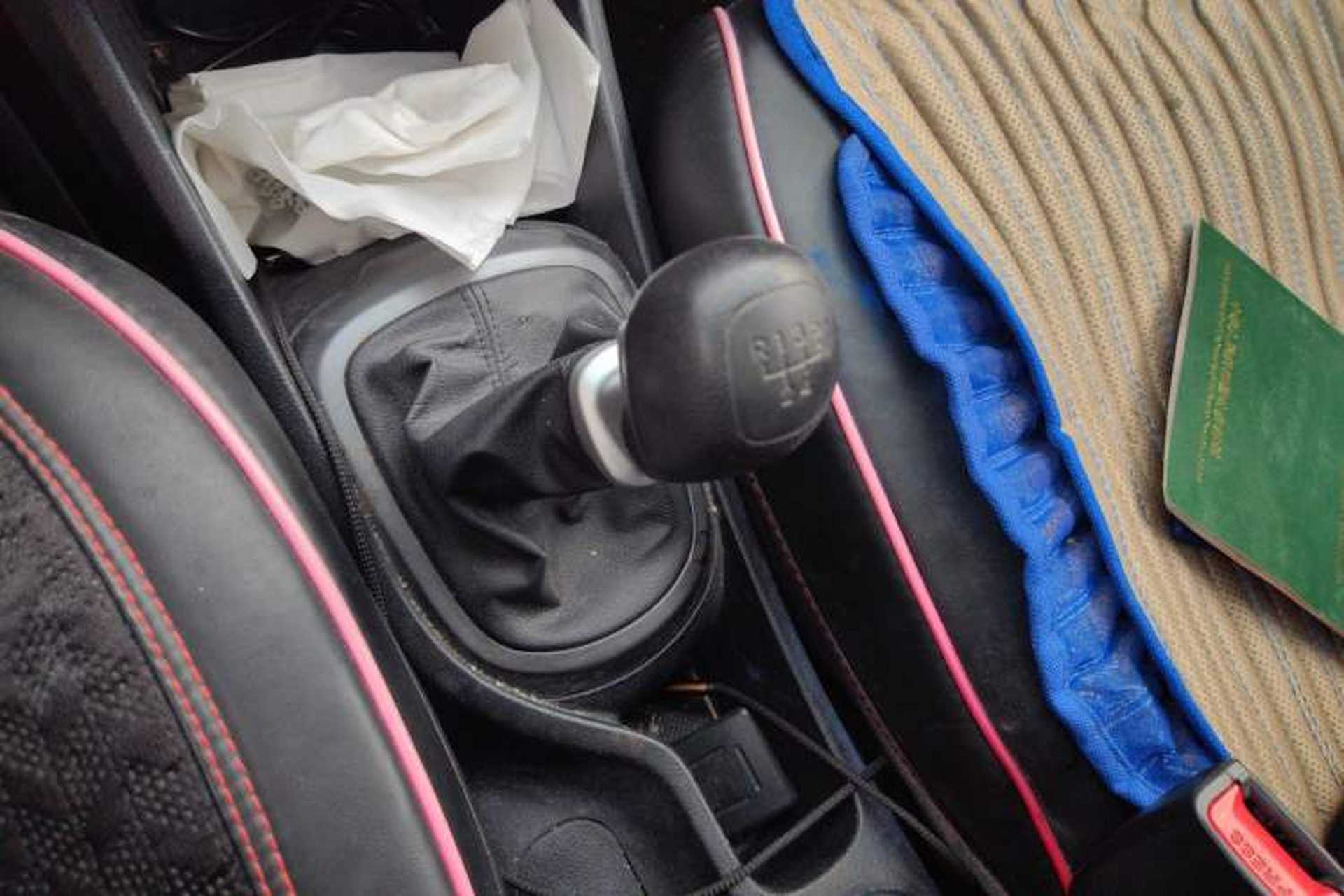 Used Kia K2 2012 Sedan 1.4L MT GLS Commemorative Edition Gear Lever