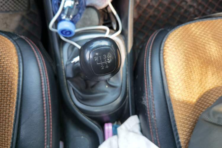 Used Kia K2 2012 Sedan 1.4L MT GLS Commemorative Edition Gear Lever