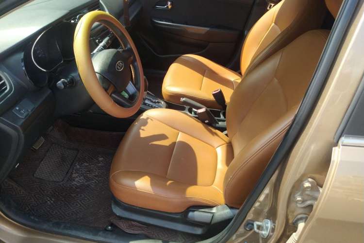 Used Kia K2 2012 Hatchback 1.4L AT GLS Left Front Seat
