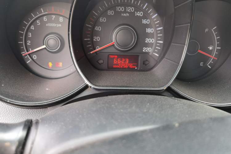 Used Kia K2 2012 Sedan 1.4L MT GLS Commemorative Edition Odometer Close Up