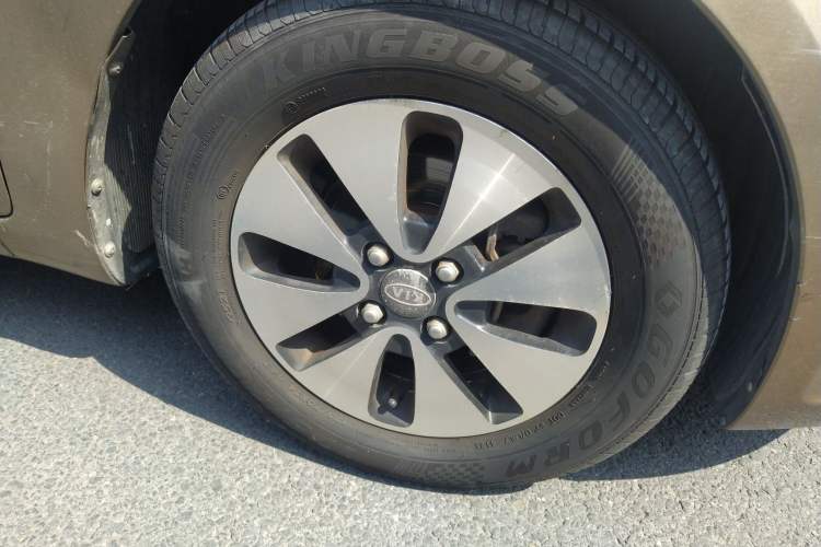 Used Kia K2 2012 Hatchback 1.4L AT GLS Right Front Wheel Hub