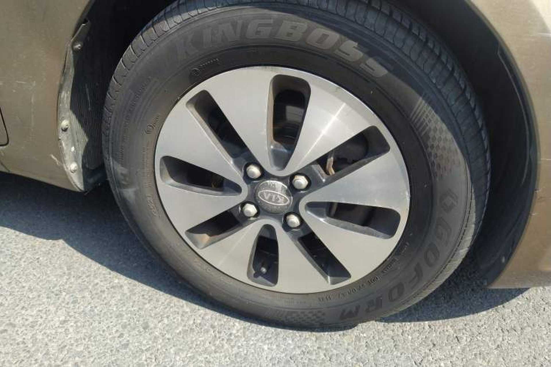 Used Kia K2 2012 Hatchback 1.4L AT GLS Right Front Wheel Hub