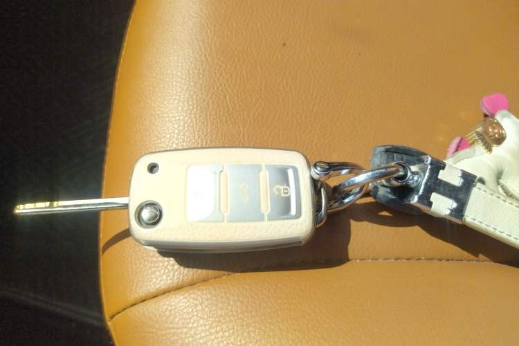 Used Kia K2 2012 Hatchback 1.4L AT GLS Vehicle Key