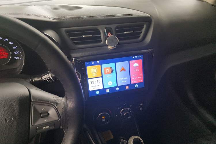 Used Kia K2 2012 Hatchback 1.6L AT Premium Audio And AC Panel