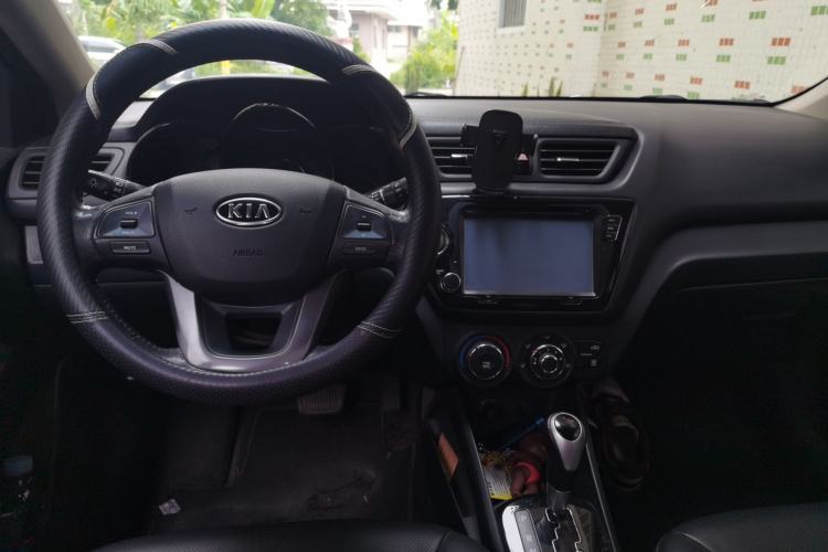 Used Kia K2 2012 Hatchback 1.6L AT Premium Center Console
