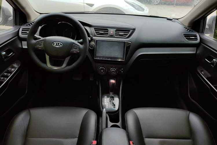 Used Kia K2 2012 Hatchback 1.6L AT Premium Center Console