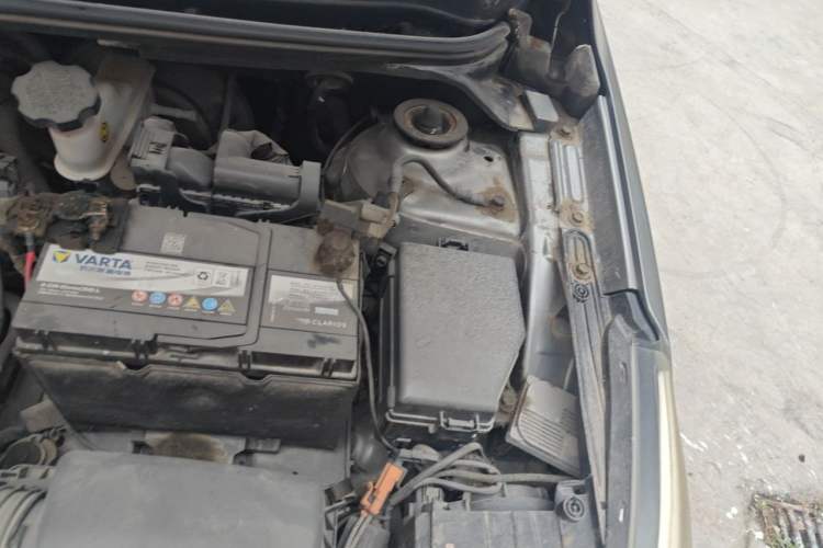 Used Kia K2 2012 Hatchback 1.4L Automatic Cool Edition Engine Bay Left