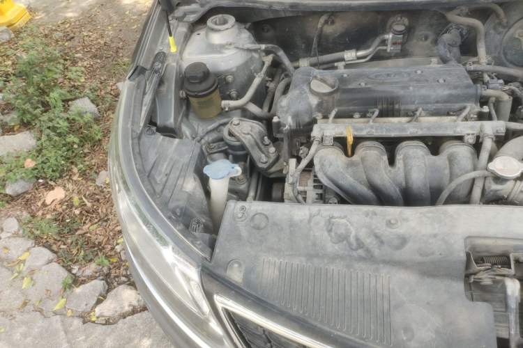 Used Kia K2 2012 Sedan 1.6L AT Premium ECO Engine Bay Right