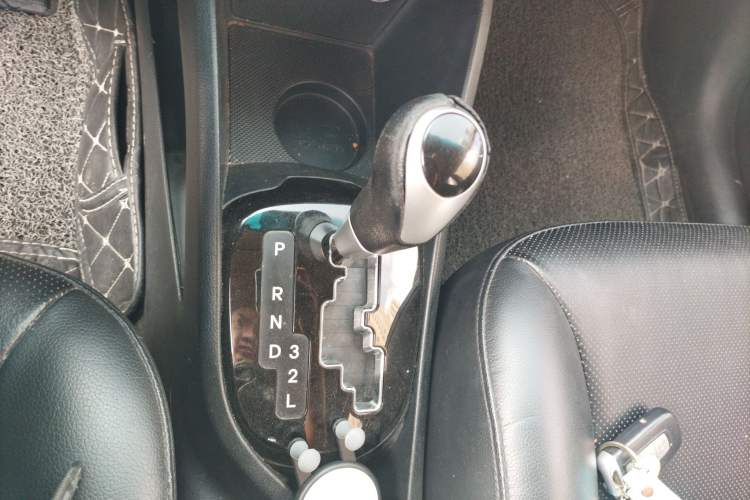 Used Kia K2 2012 Sedan 1.6L Automatic Transmission Premium Commemorative Edition Gear Lever