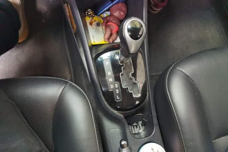 Used Kia K2 2012 Hatchback 1.6L AT Premium Gear Lever