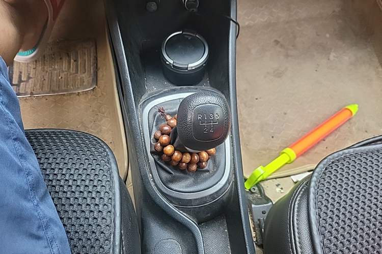 Used Kia K2 2012 Sedan 1.4L MT GL Commemorative Edition Gear Lever