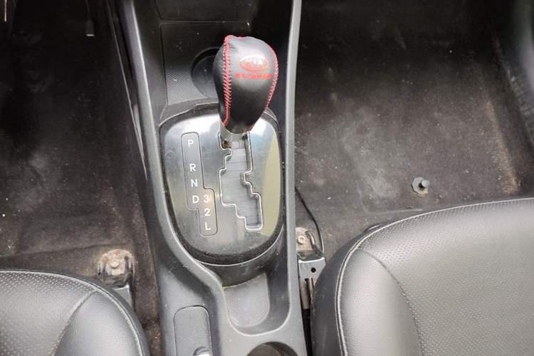 Used Kia K2 2012 Hatchback 1.6L AT Premium Gear Lever