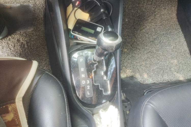 Used Kia K2 2012 Sedan 1.6L AT Premium ECO Gear Lever