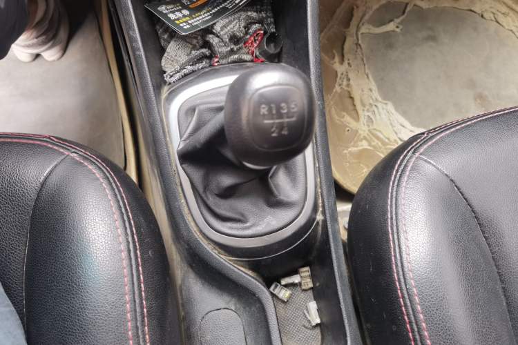 Used Kia K2 2012 Sedan 1.4L MT GLS Commemorative Edition Gear Lever