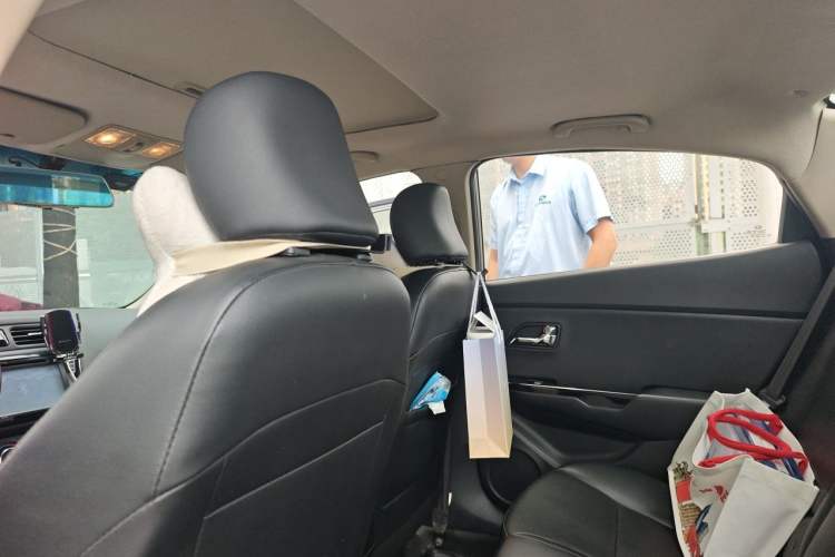 Used Kia K2 2012 Sedan 1.6L Automatic Transmission Premium Commemorative Edition Headliner