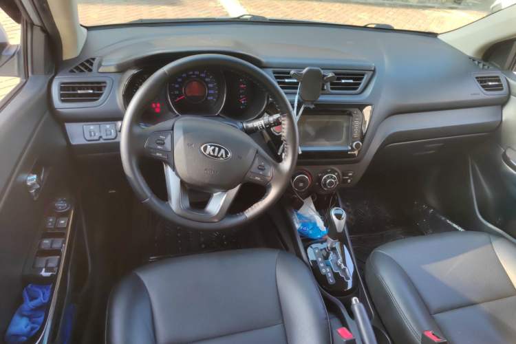 Used Kia K2 2012 Hatchback 1.6L AT Premium Commemorative Edition Interior 2