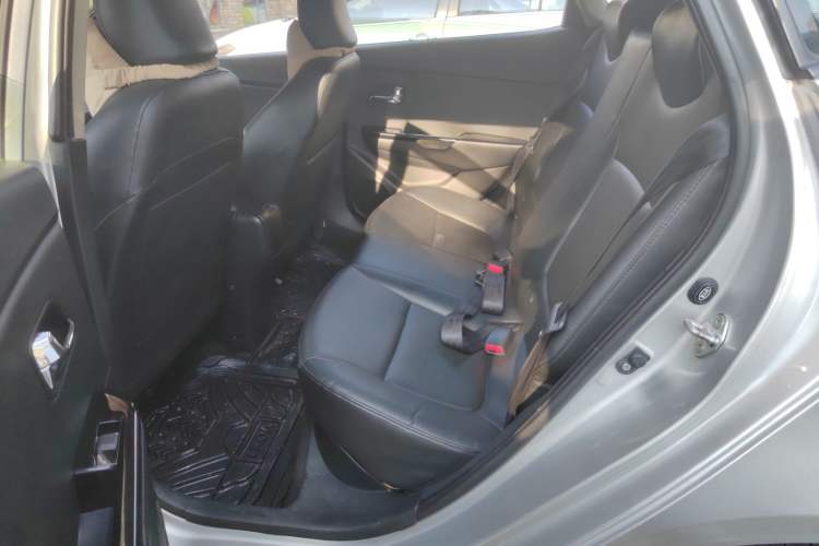 Used Kia K2 2012 Hatchback 1.6L AT Premium Commemorative Edition Interior 4