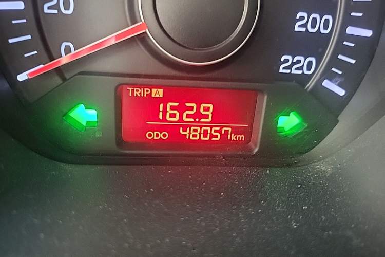 Used Kia K2 2012 Sedan 1.4L MT GL Commemorative Edition Odometer Close Up