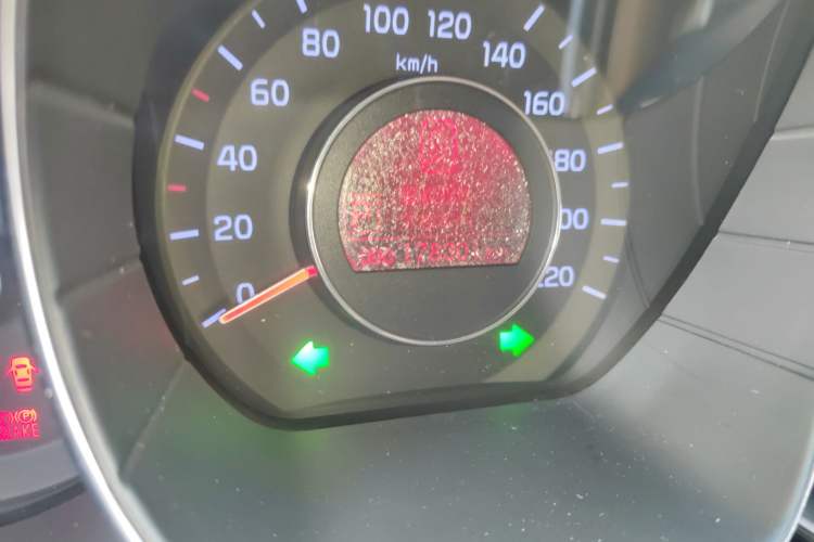 Used Kia K2 2012 Hatchback 1.6L AT Premium Commemorative Edition Odometer Close Up