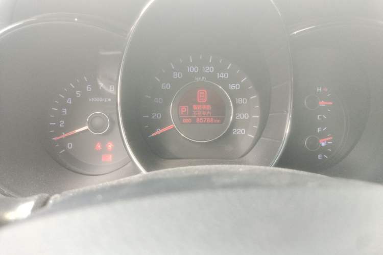 Used Kia K2 2012 Sedan 1.6L AT Premium ECO Odometer Close Up