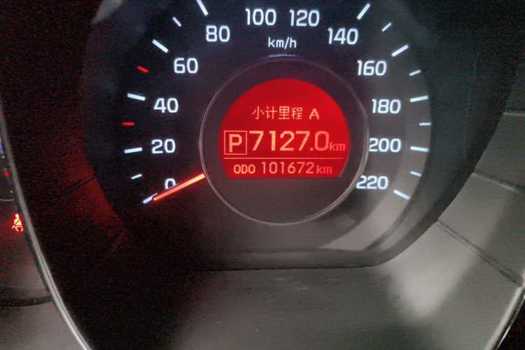 Used Kia K2 2012 Hatchback 1.6L AT Premium Odometer Close Up