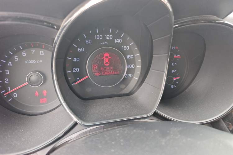 Used Kia K2 2012 Sedan 1.6L Automatic Transmission Premium Commemorative Edition Odometer Close Up